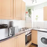 Lovely 2 Bedrooms Flat Next To The Station