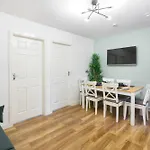 Lovely 2 Bedrooms Flat Next To The Station
