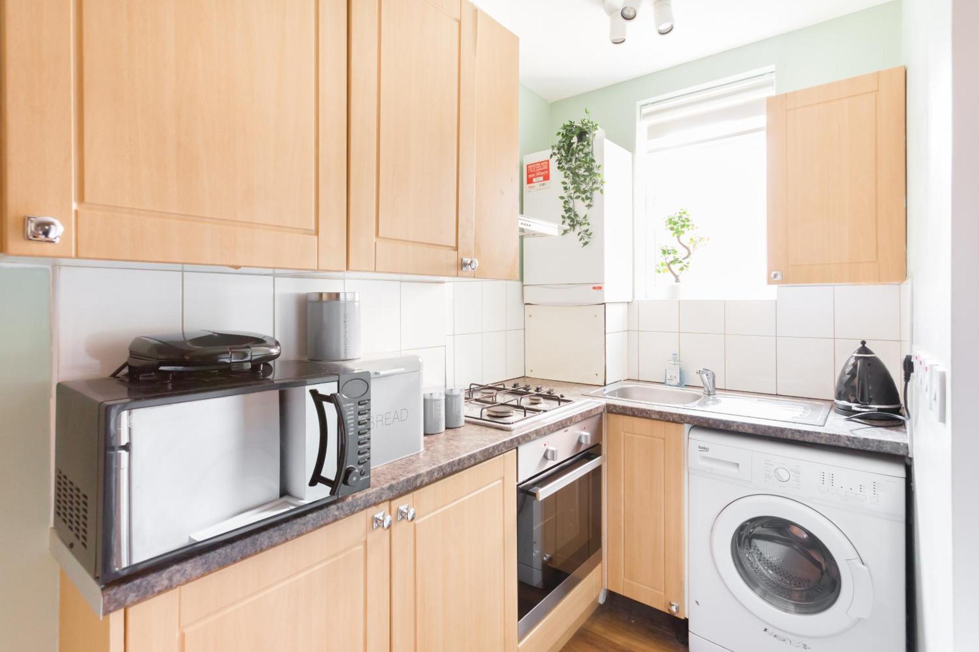 Lovely 2 Bedrooms Flat Next To The Station * Londra