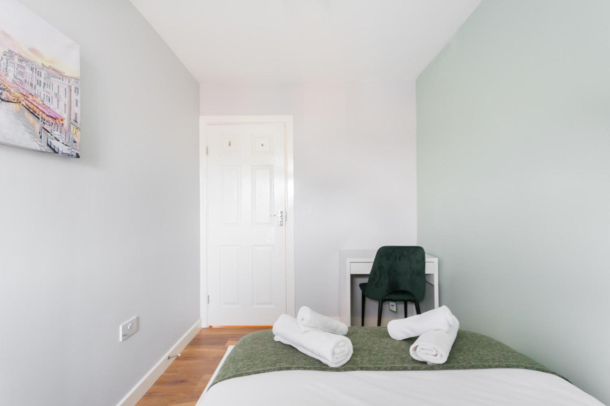 Apartament Lovely 2 Bedrooms Flat Next To The Station Londra